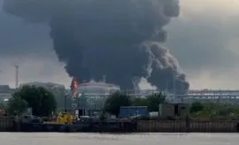 Украина со дронови нападна голем нафтен терминал во Санкт Петербург, тврди Зеленски